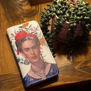 New 🆕 Floral Frida Kahlo Wallet